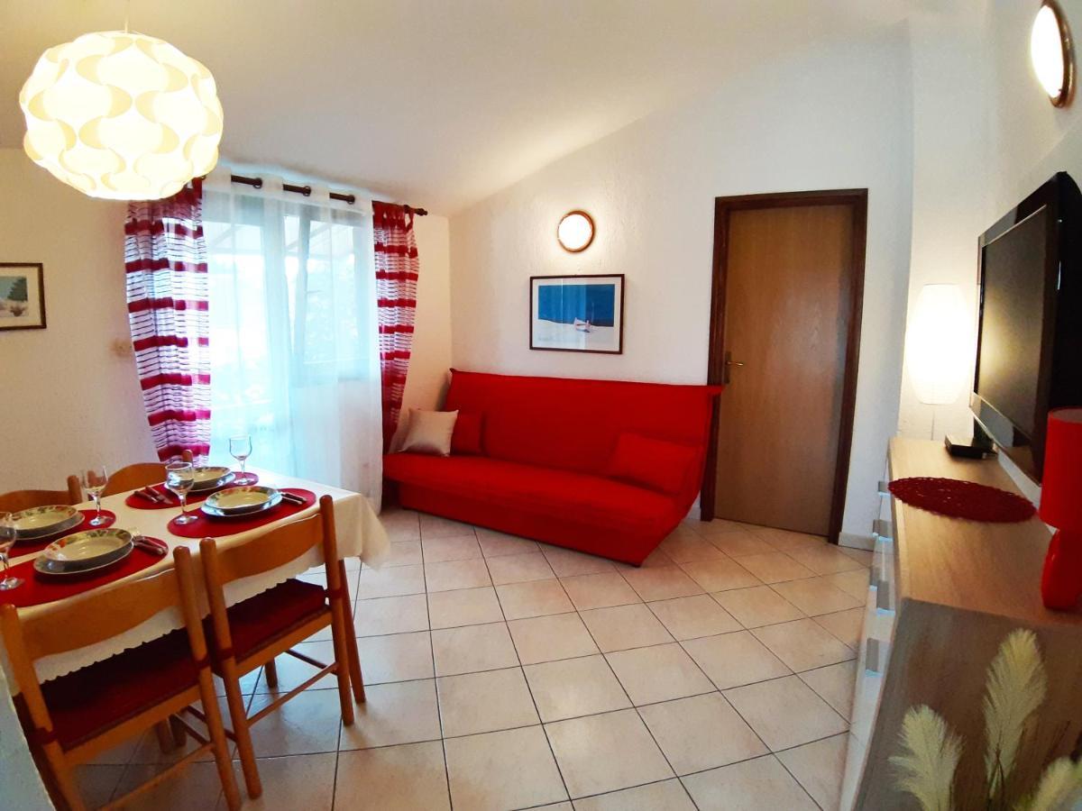 Apartments Zrinka 793 Porec Exterior photo